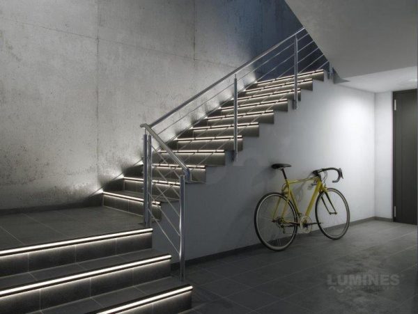 Led stripprofiel led line 3500 ingebouwd in trap